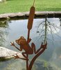 Frosch im Schilfrohr - Gartenstab